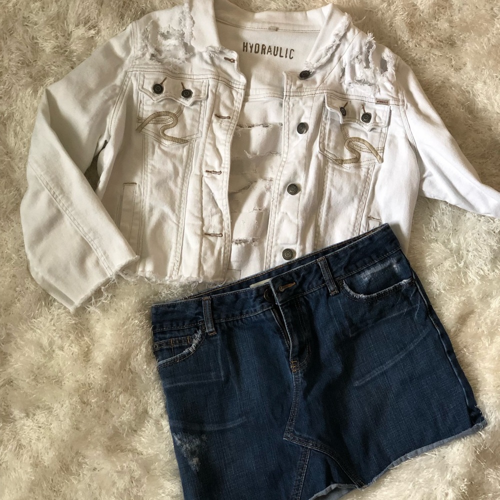 White distressed cropped jacket